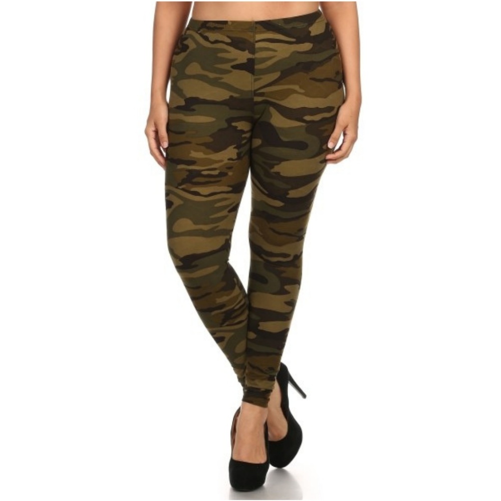Plus Size Camo Leggings